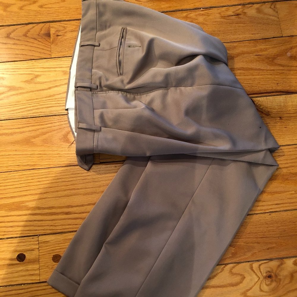Jos A Bank Leadbetter Golf Khaki Polyester Pleat Cuffed Pant 34x30